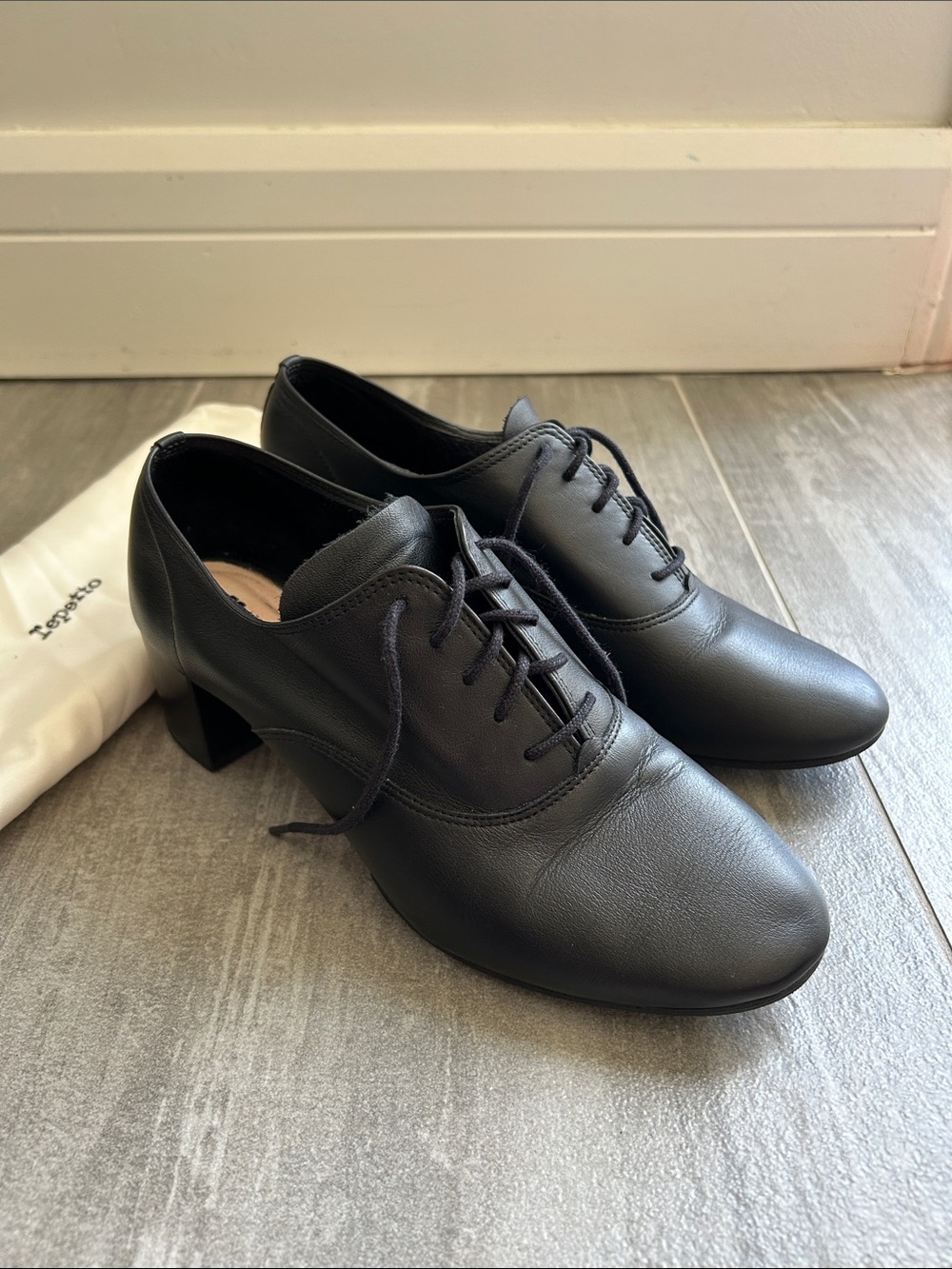 Repetto Black Leather Lace-Up Block Heel Oxfords